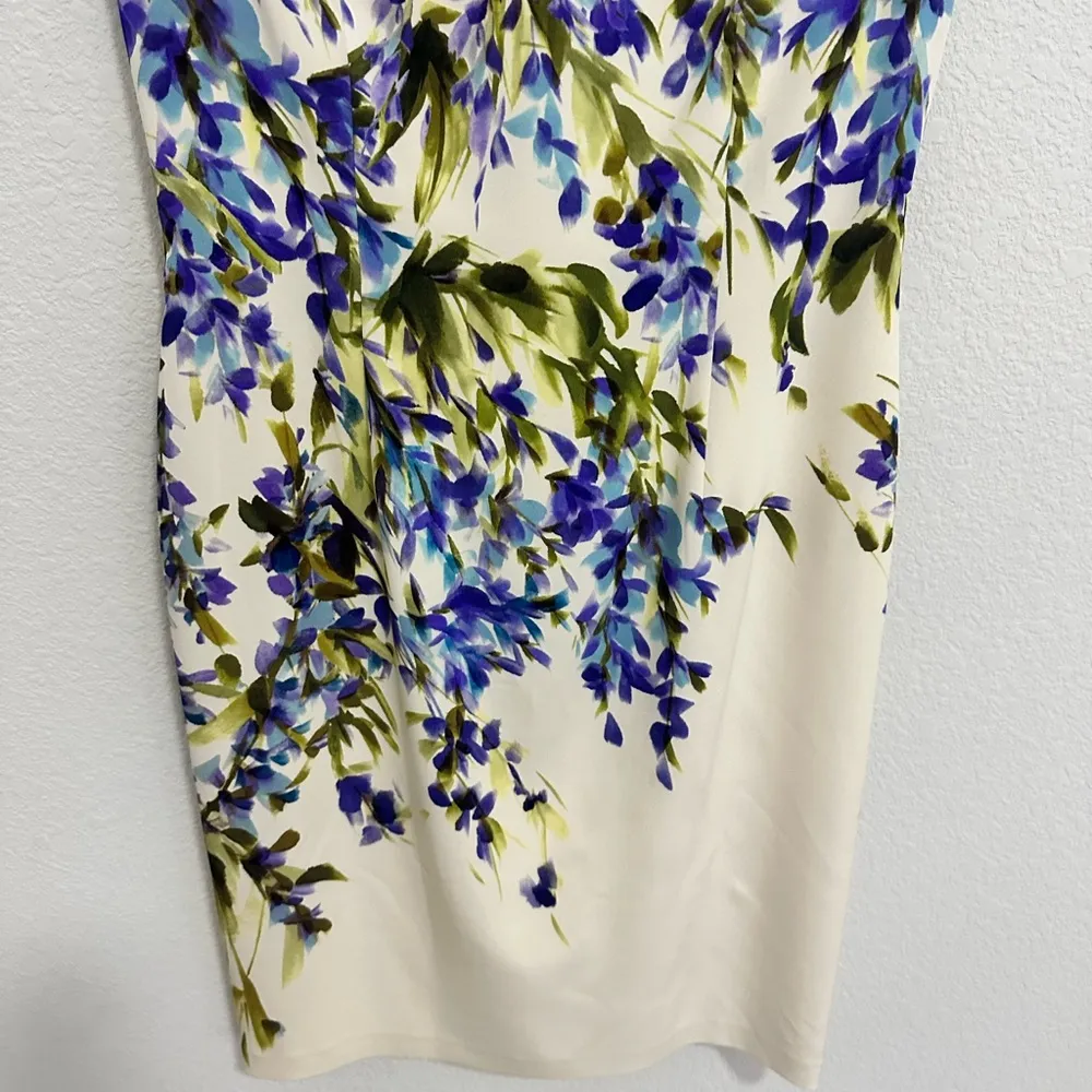 St. John Budding White and Purple Floral Print Stretch Sheath Silk Dress Size 8 - Image 6