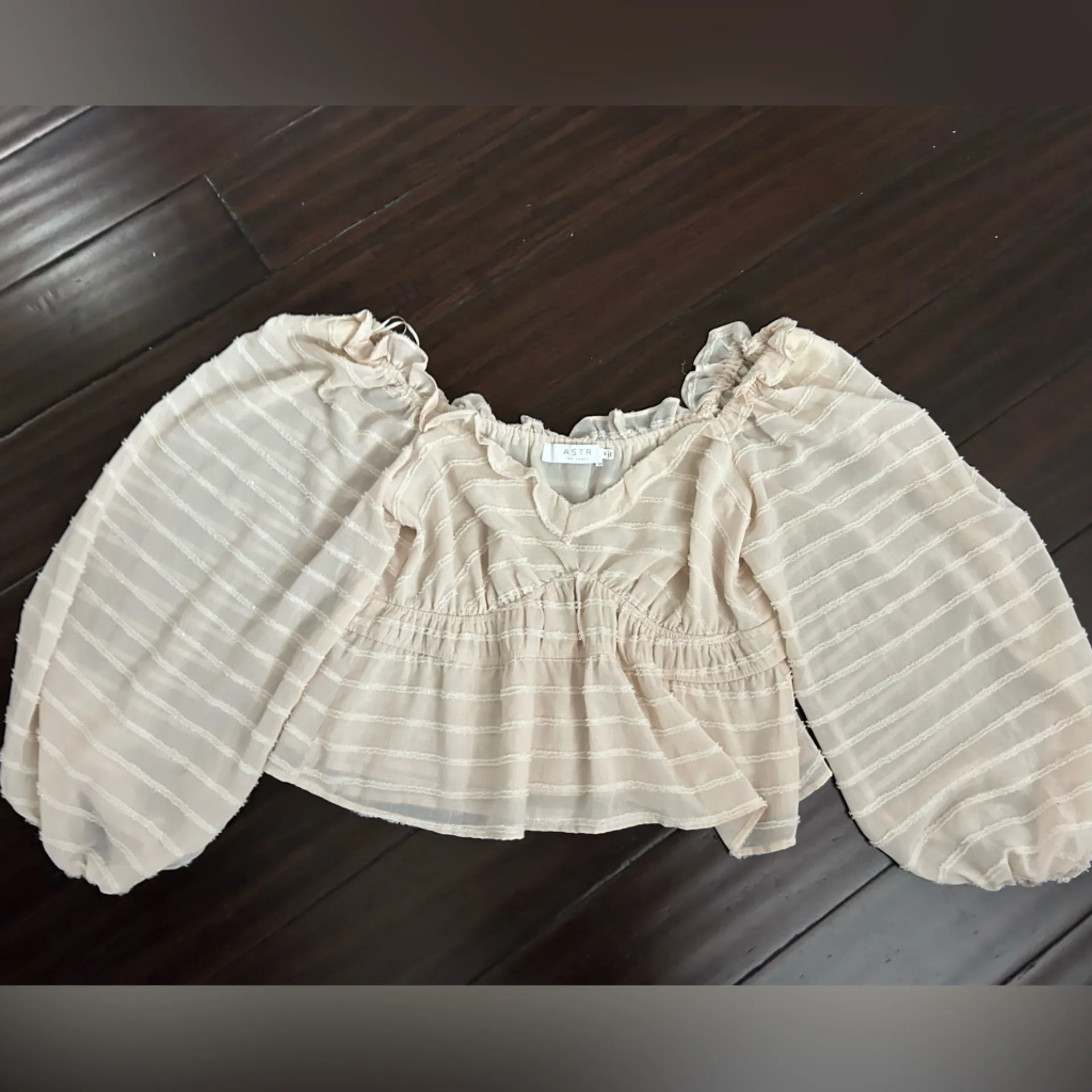 ASTR The Label Off The Shoulder Blouse Sz M Puff Sleeves Shimmer Peplum Top Size M - Image 6