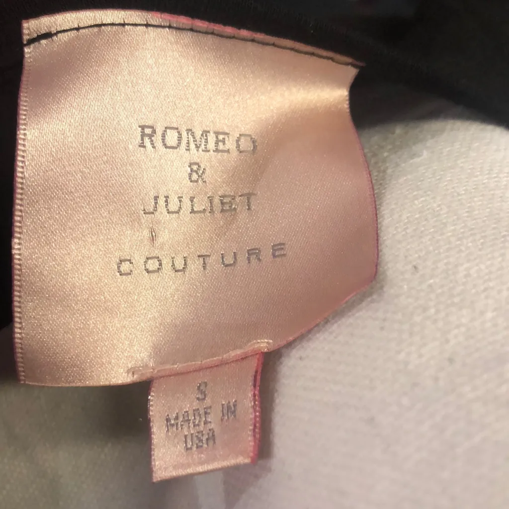 Romeo & Juliet Couture sz Sm black & silver top - Image 4