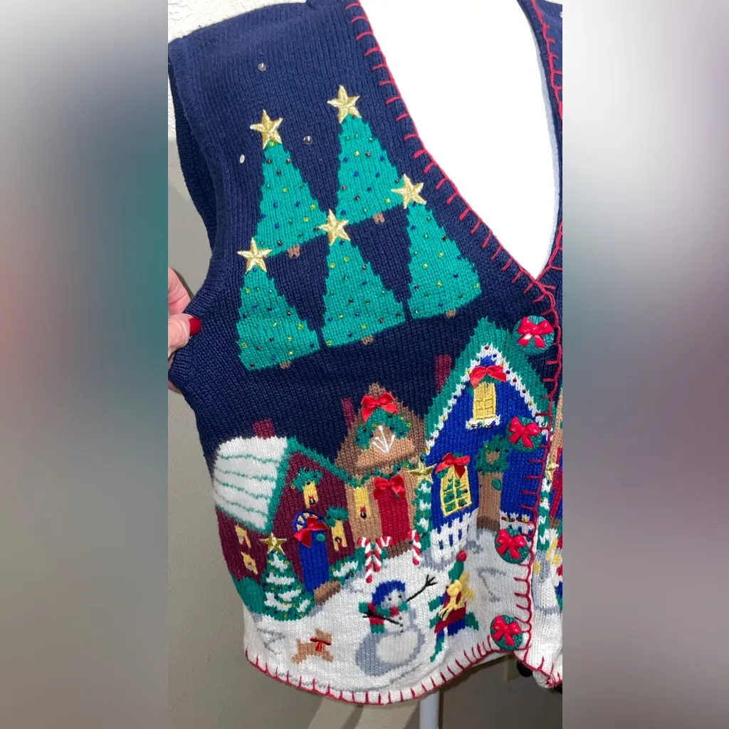 Belle Pointe NWT Women’s Size M Navy Christmas Village Scene Sweater Vest Winter Blue Size M - Image 4