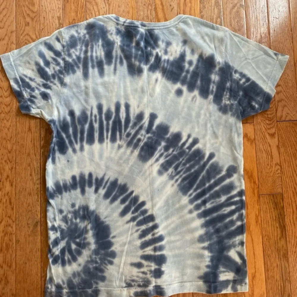 Roxy blue tie bye embroidered AMDG Christian shirt - Image 7