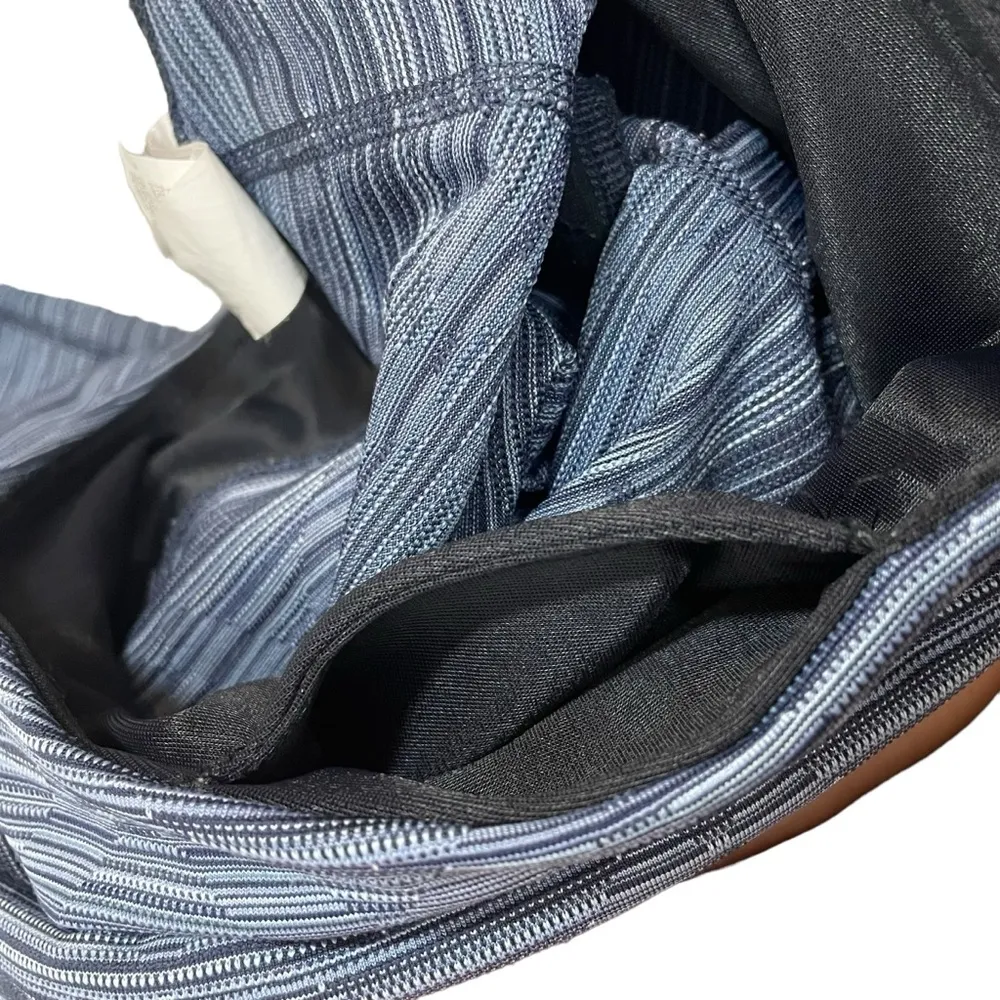 NWOT Brooks Women’s Urban Run Capri Patterned Leggings in Blue Size S - Image 9