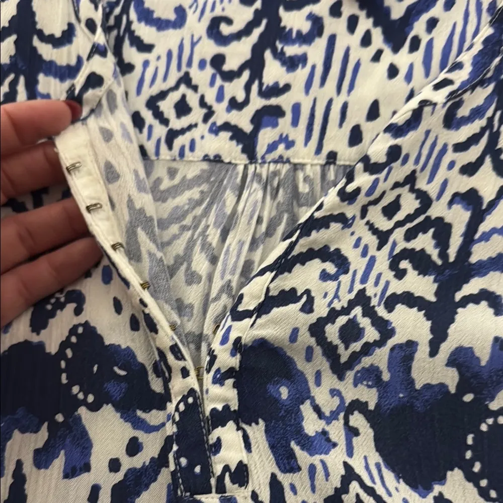 Lilly Pulitzer Blue and White Elephant Blouse - Image 4