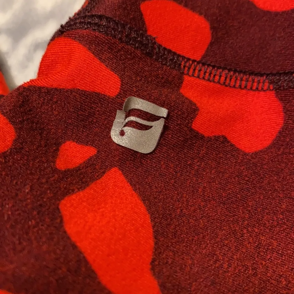 Fabletics mid rise PowerHold red print graphic leggings, size small tall - Image 2