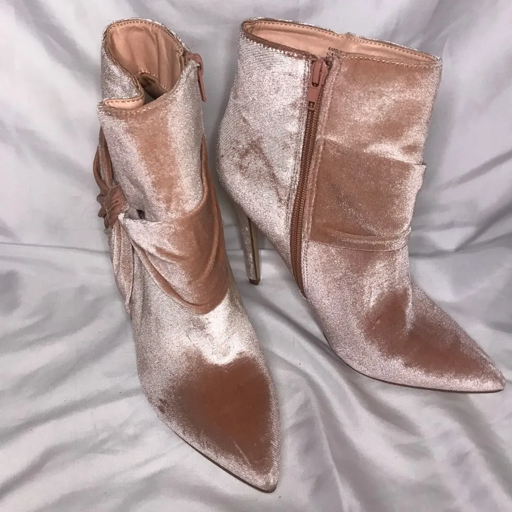 JustFab Women’s Blush Pink Velour Stiletto Ankle Bootie Pointed Toe Size 8.5 - Image 3