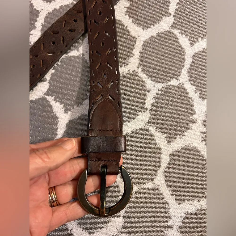 Elegant Brown Leather Belt with Unique Design - Image 2