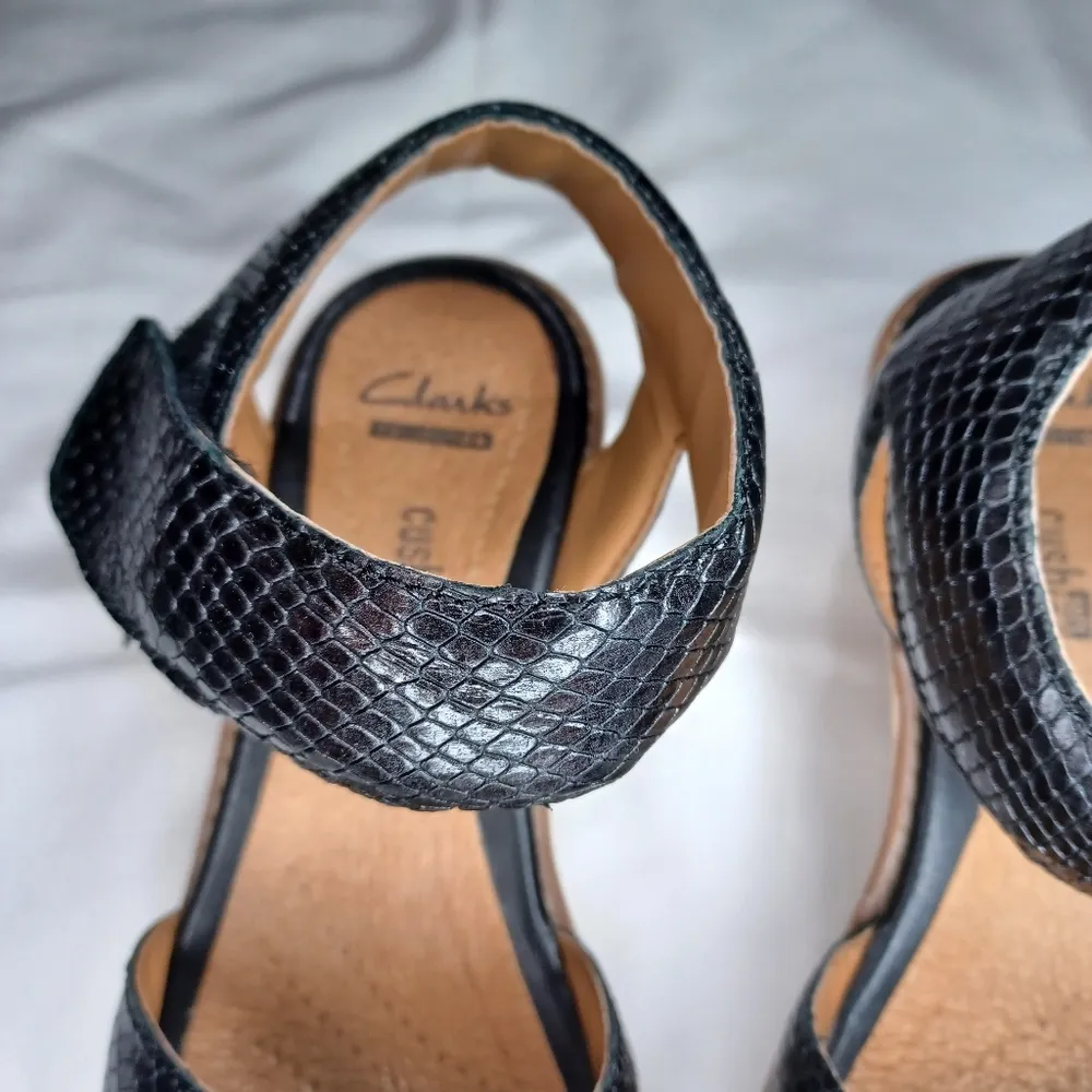 Clarks  Soft Cushion Women's Black Sandals - Image 4