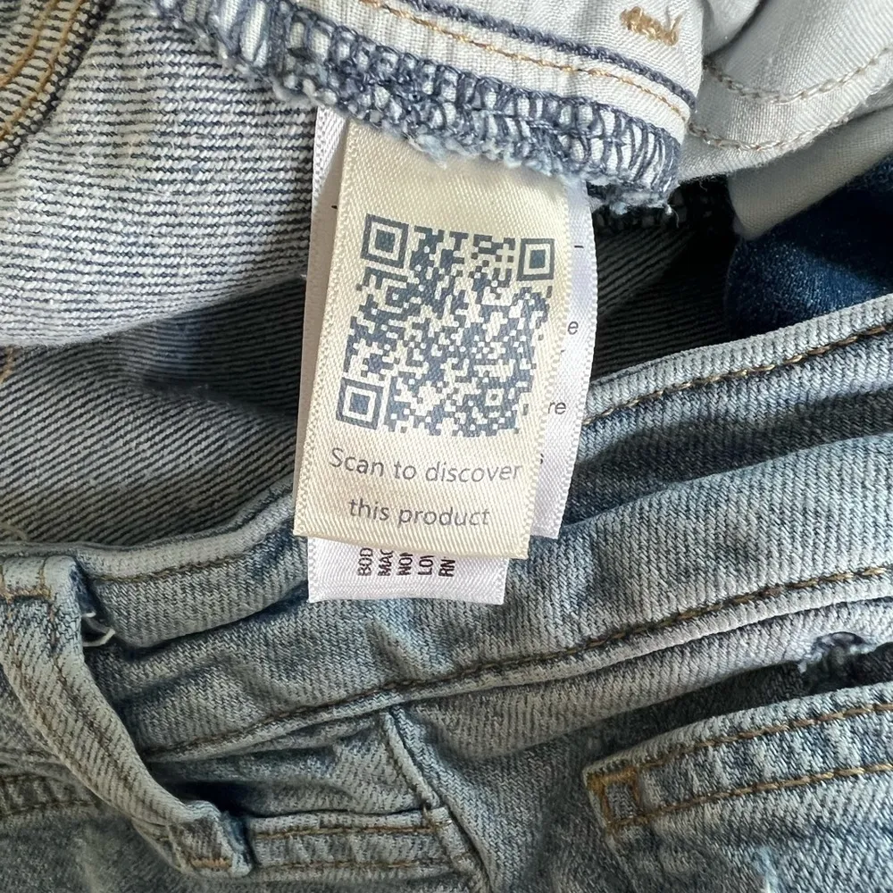 Universal Thread High Rise Womens Blue Ripped Jeans - Image 4