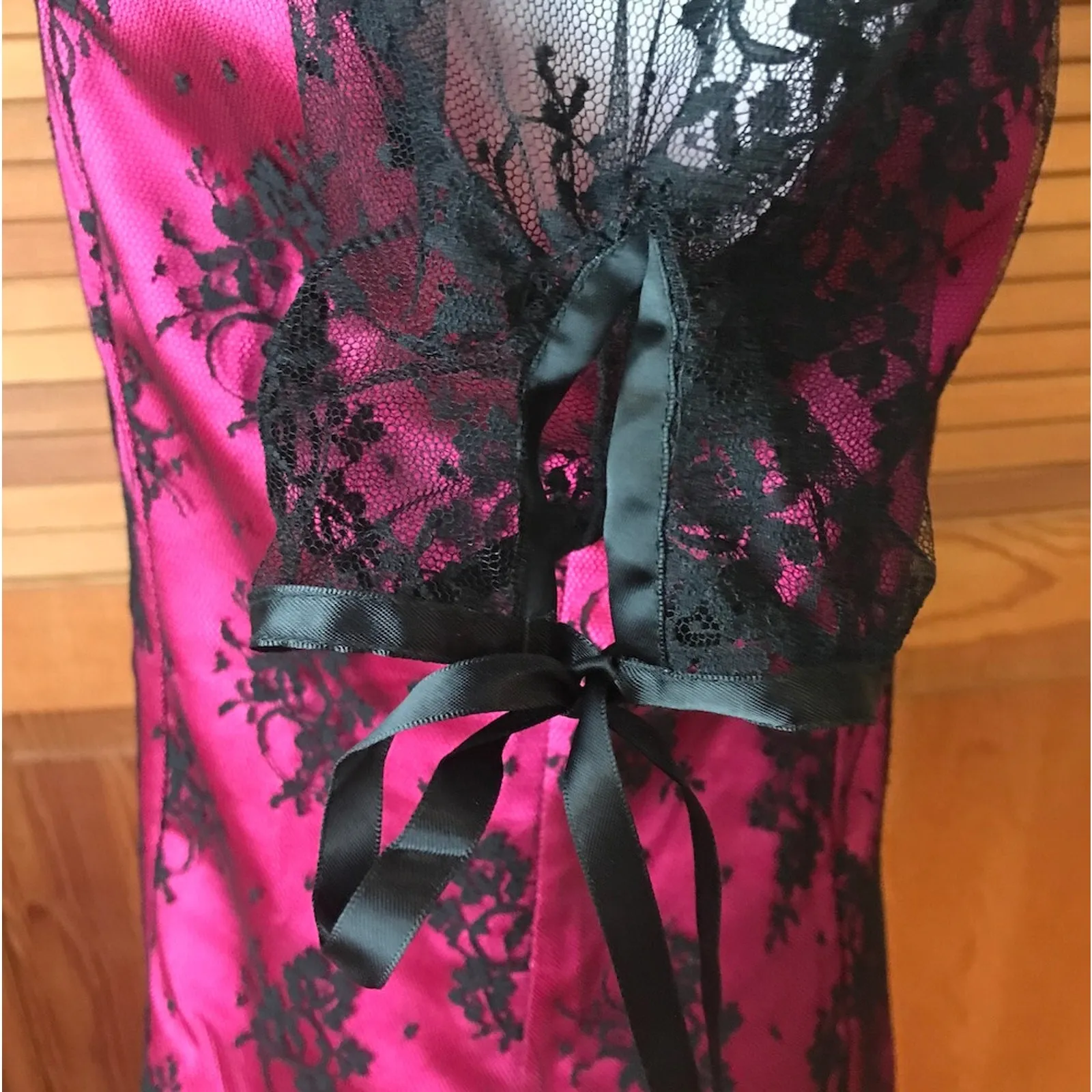 Vintage Lip Service Gothic Victorian Y2K Coquette Fuchsia Black Lace Top XL - Image 4