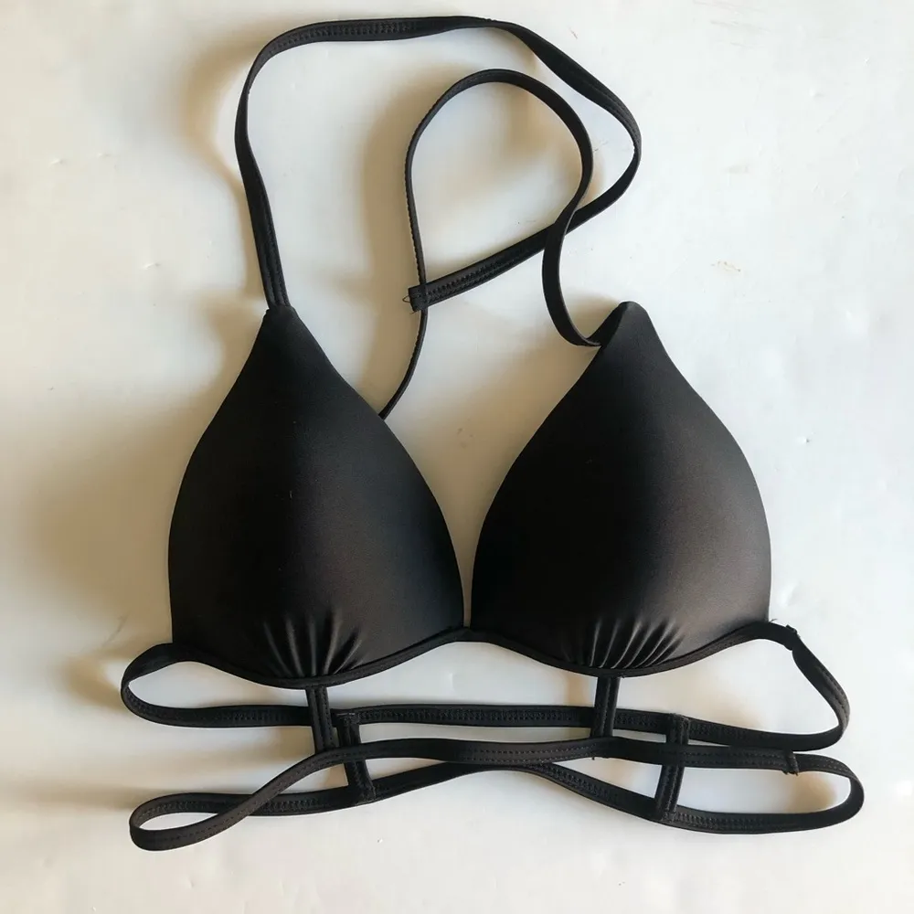 Black Triangle Bikini Set. Size Small - Image 3