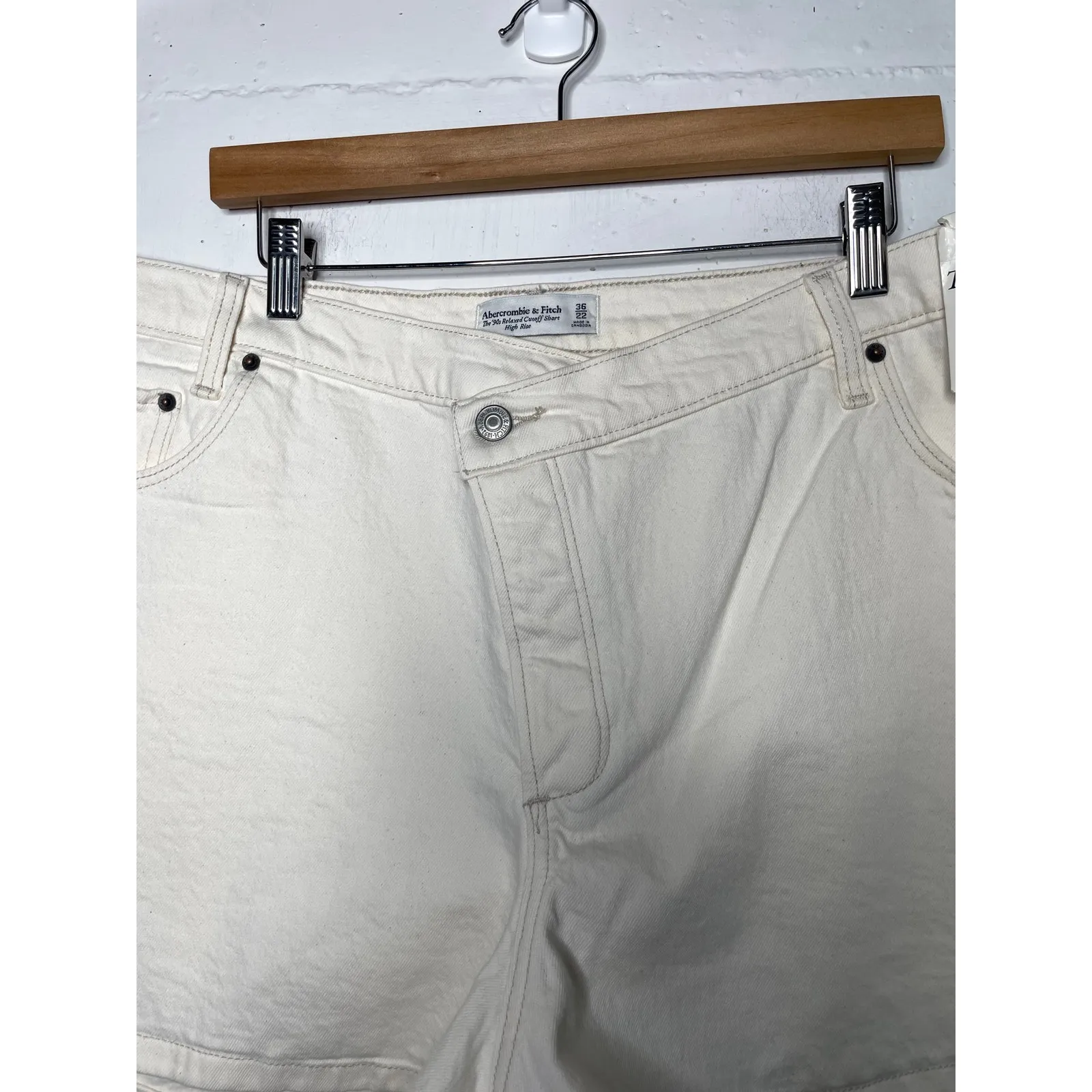 NEW Abercrombie & Fitch Womens 90s Relaxed Cutoff Short High Rise 36/22 - Image 3