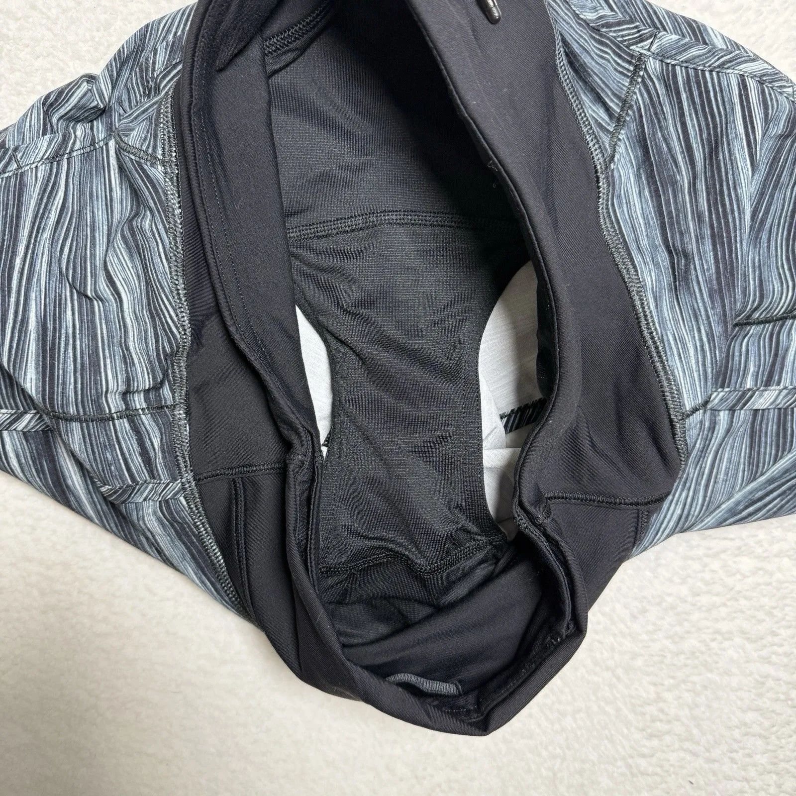 Lululemon Run Times Shorts Womens 4 Low Tide Alpine White Black Athleisure - Image 2