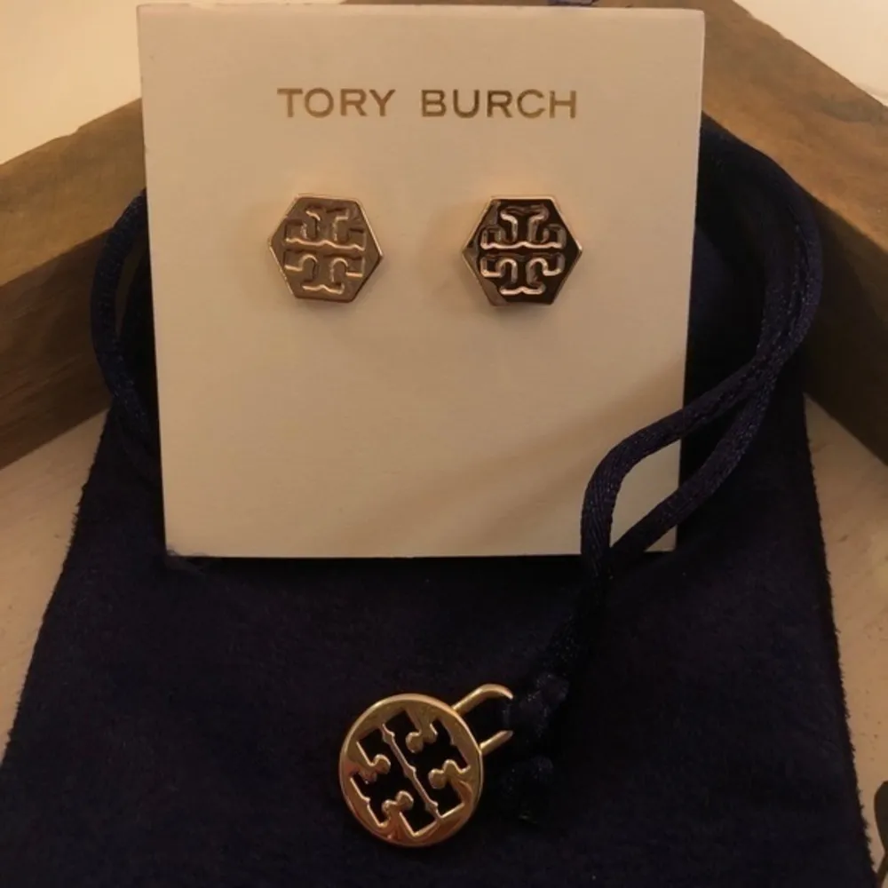 Tory Burch Gold Logo Stud Earrings | Hexagon Emblem | Gold NWT - Image 4