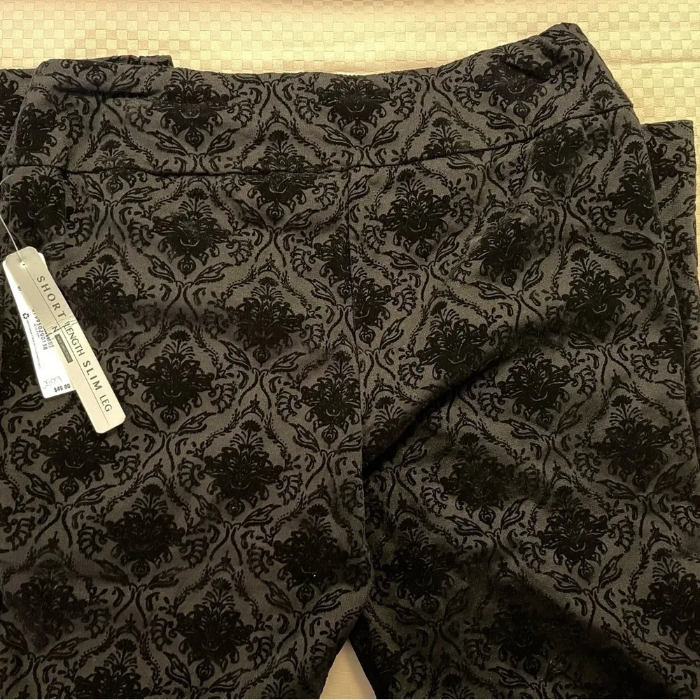 New Directions NWT black velvet burnout pull short length slim leg pants Size 8P - Image 8