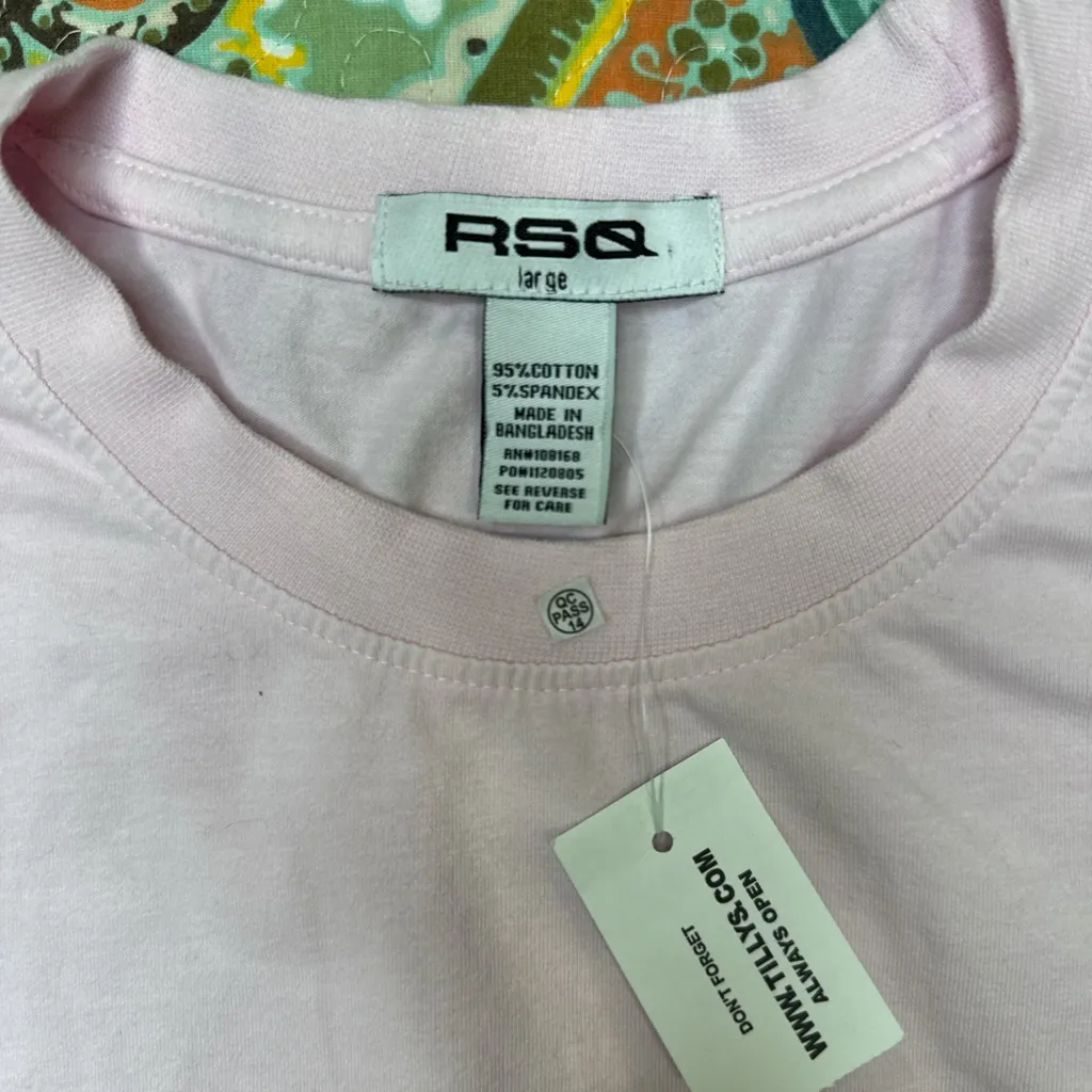 RSQ Light Pink Crop Top with Red Text - Image 3