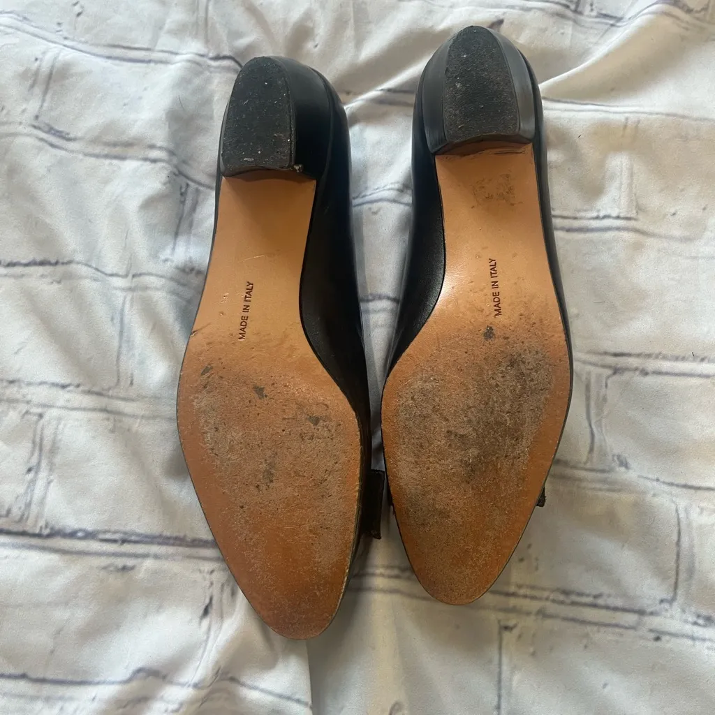 Vintage 1980s Salvatore Ferragamo Black Leather Pumps Gold Bow Heels Size 8.5 - Image 7