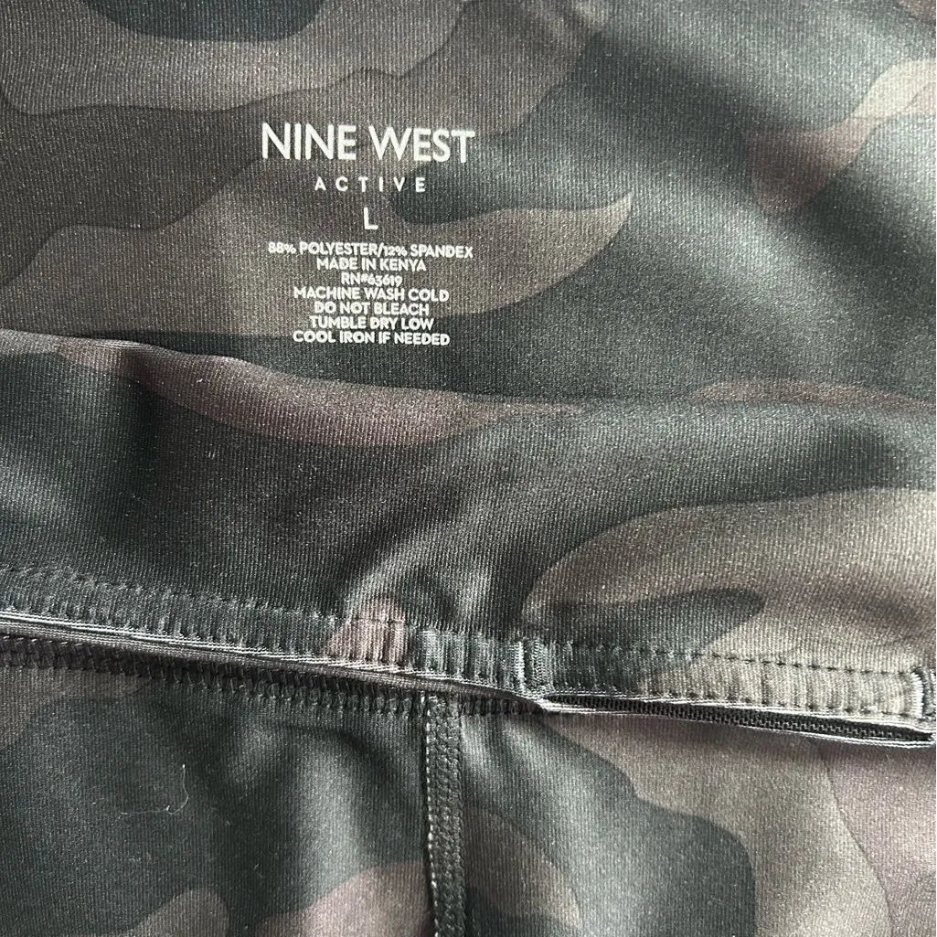Nine West Capri Leggings Yoga Pants Dark Nights Camo Sz L - Image 4