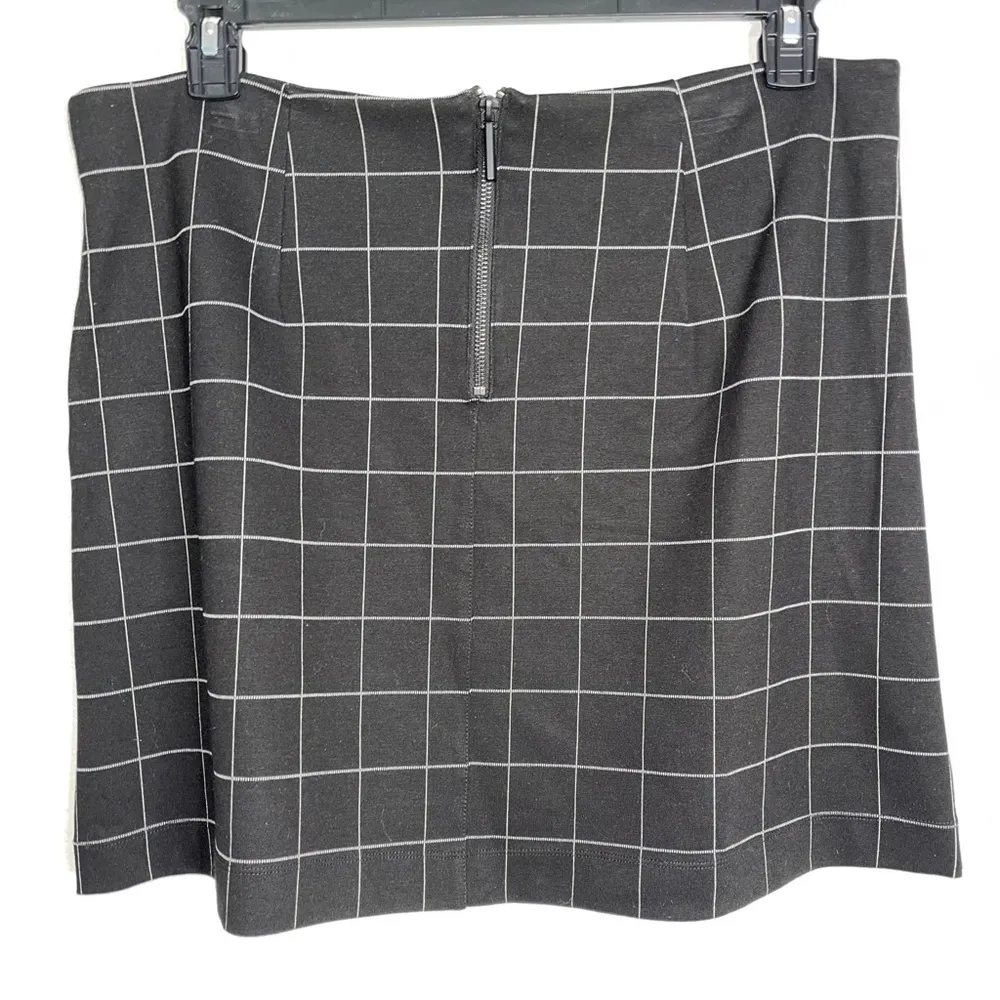 Kenneth Cole Skirt in Black Window Pane Print, Size 16 NEW w/Tag - Image 5