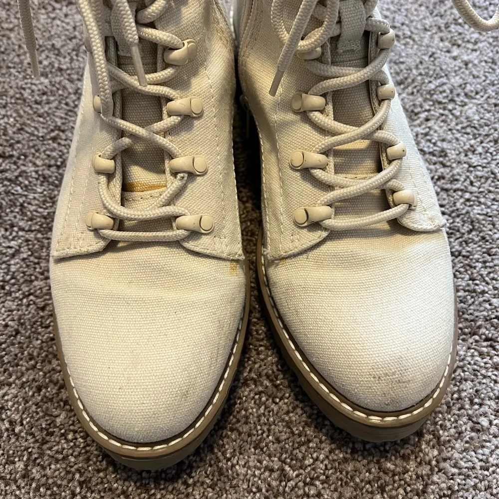 Universal Threads Universal Thread Cream Combat Boots with Durable Soles - Image 4