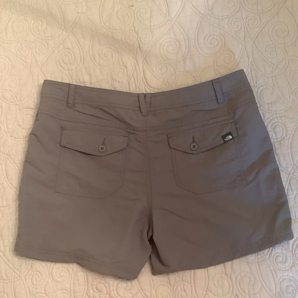 Womens North Face Shorts SZ 12 Gray Hiking - Image 3