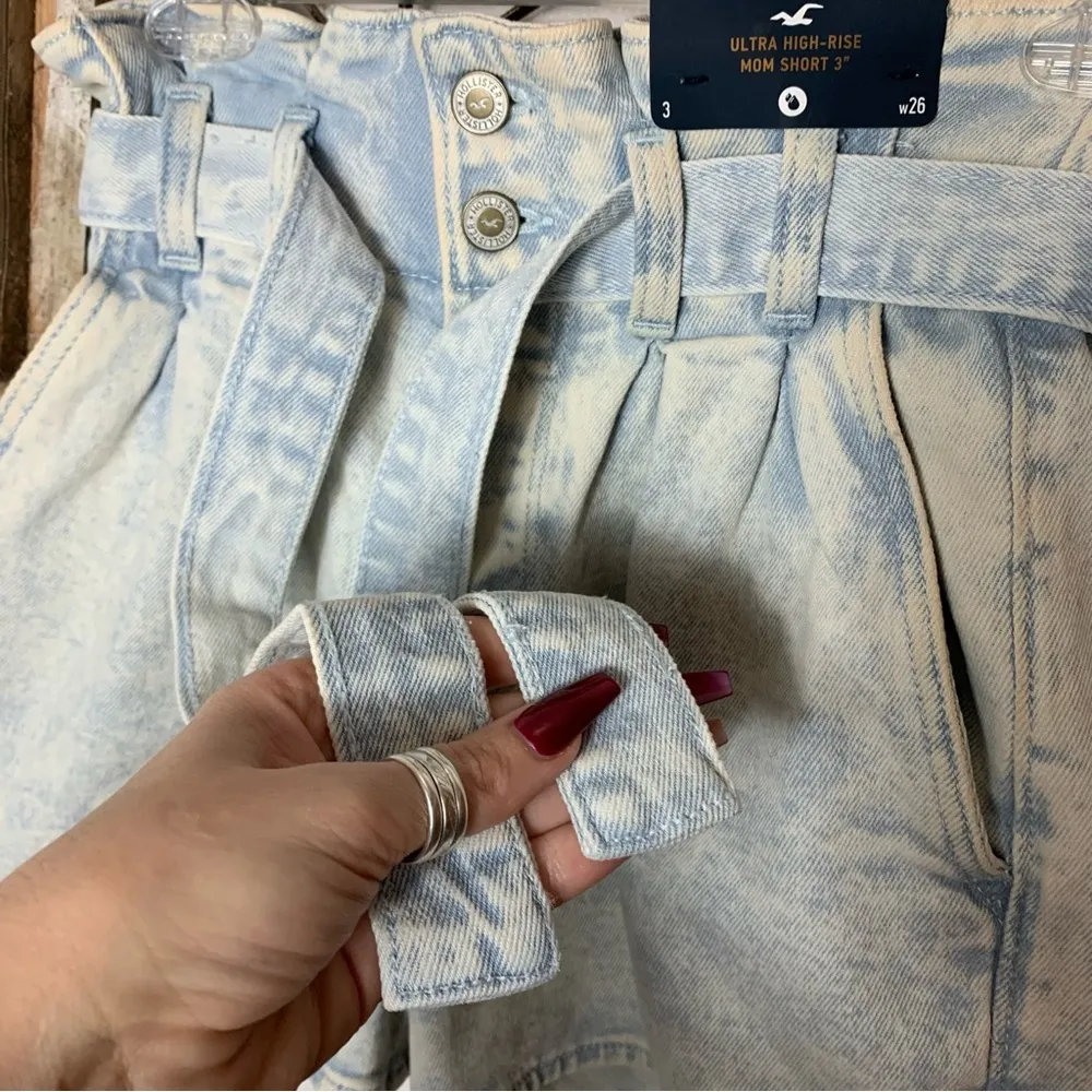 Hollister | Ultra High-Rise Mom Short - Image 10
