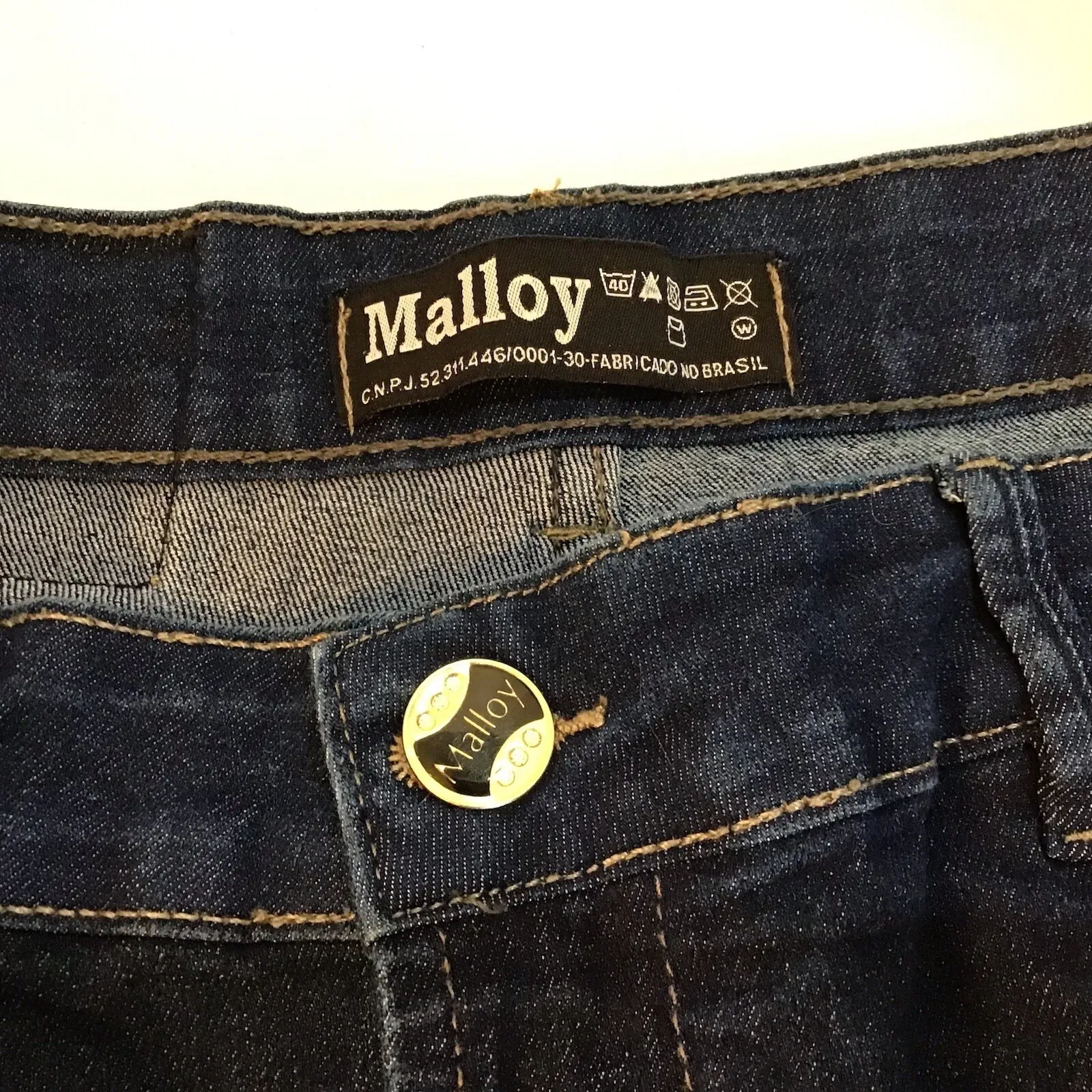 Malloy Women Dark Wash Denim Bermuda Resort Wear Gold Button Accent Size 10 Blue - Image 3