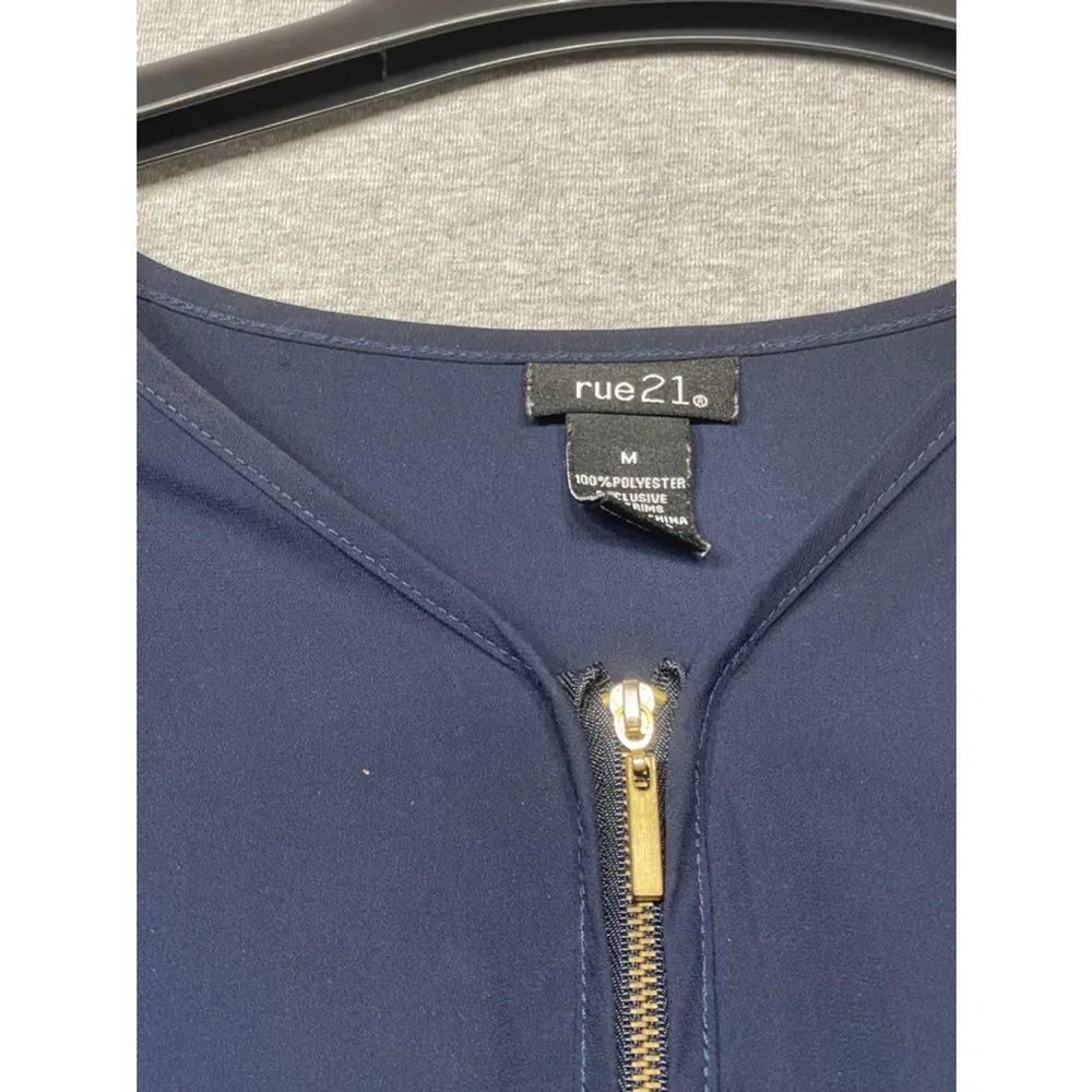 Women's rue21 Navy Blouse Size M - Image 2