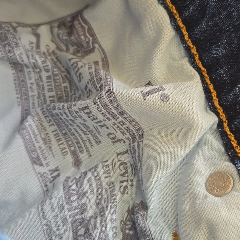 LEVI'S 501 Dark Wash Cut-Off High Rise Jean Shorts size 30 - Image 11