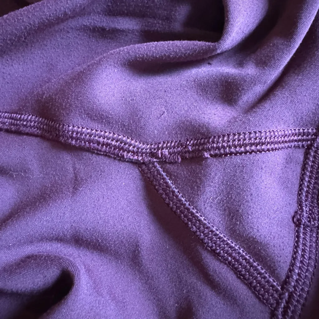 Lululemon In Movement‎ Crop *Everlux 19" size 6 - Image 4