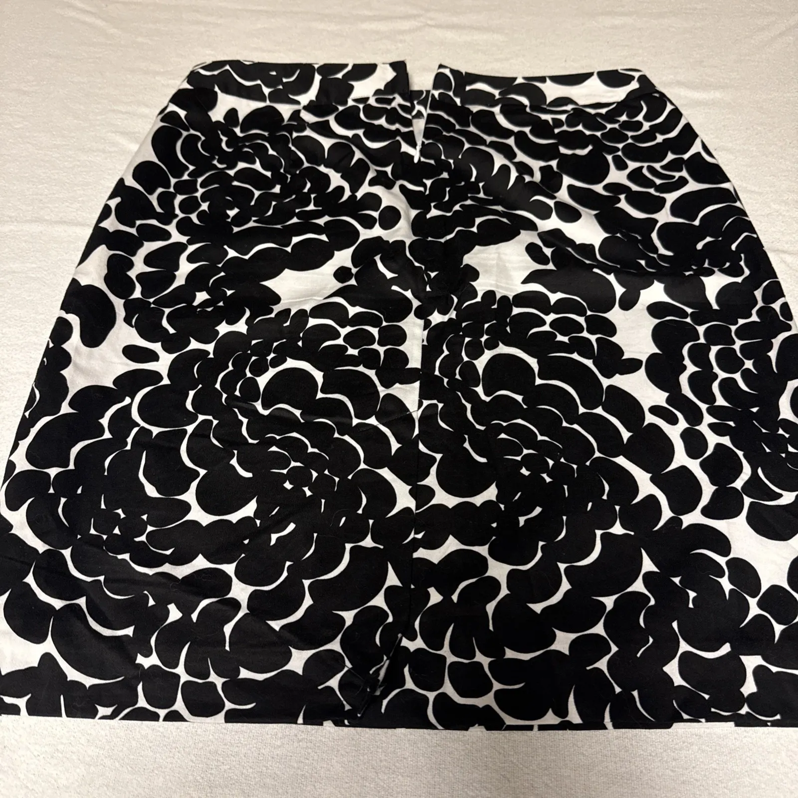 Van Heusen Studio Women's Black And White Lined Zipper Back Skirt. - Image 3