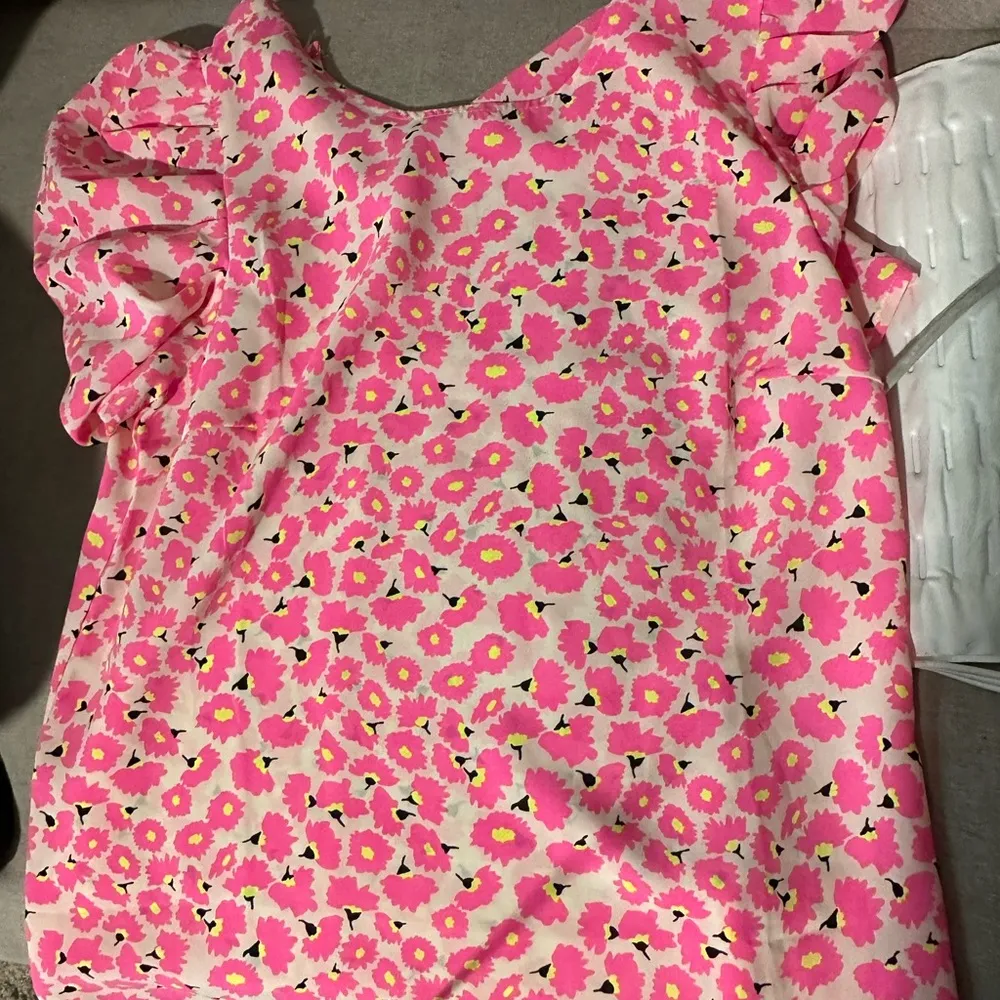 TCEC pink floral top size small NWT - Image 3