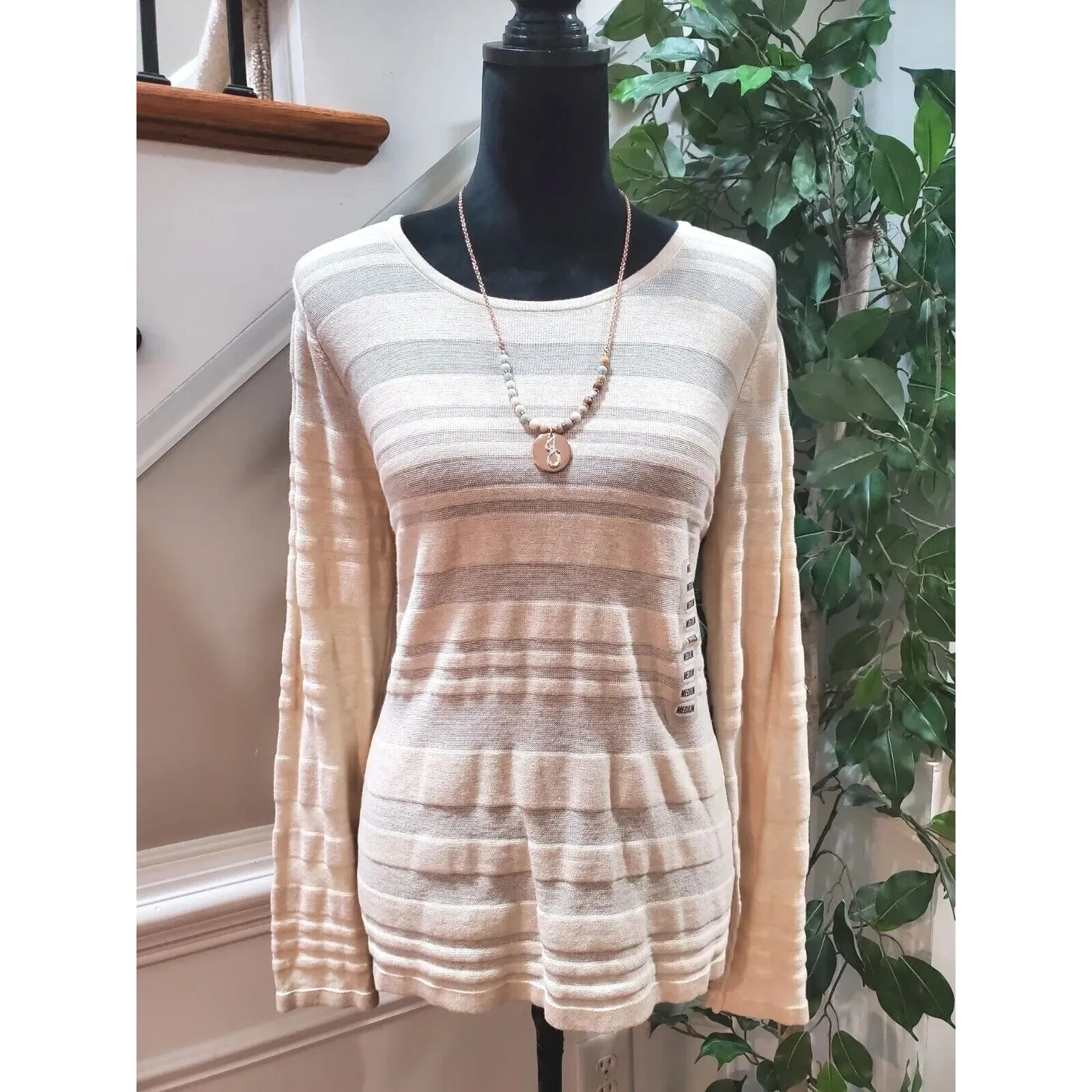 Eight Eight Eight Women's Beige Round Neck Long Sleeve Pullover Knit Sweater M - Image 12