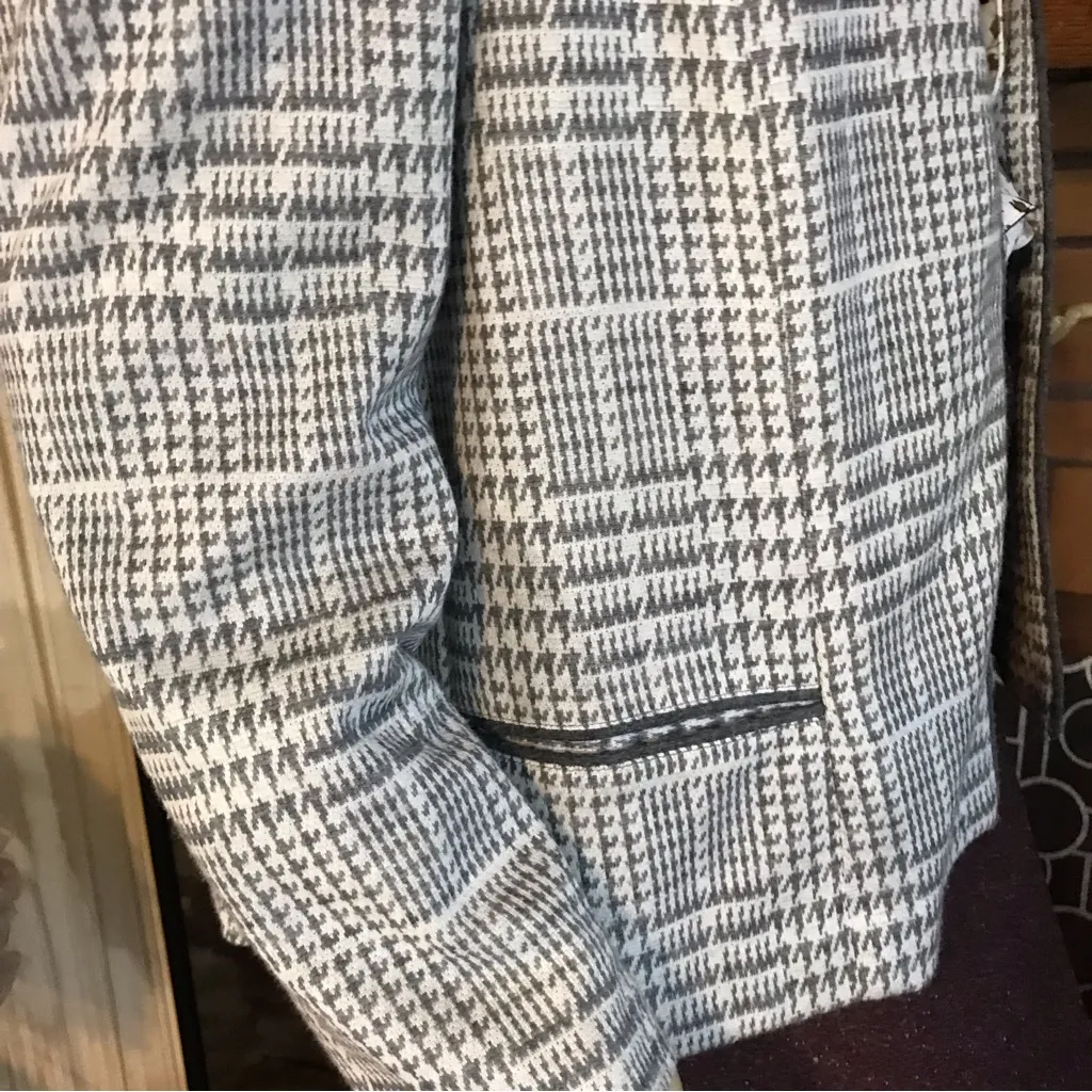 VINTAGE 1980'S UNBRANDED GRAY & WHITE PRINT OPEN FRONT CARDIGAN BLAZER (XL) - Image 9