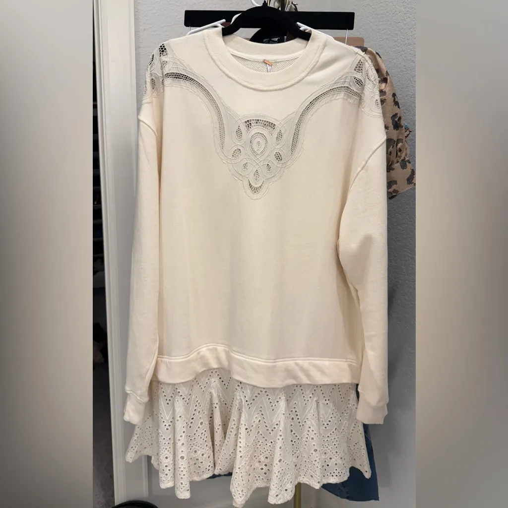 Free People Prairie Sweatshirt size medium - Image 2