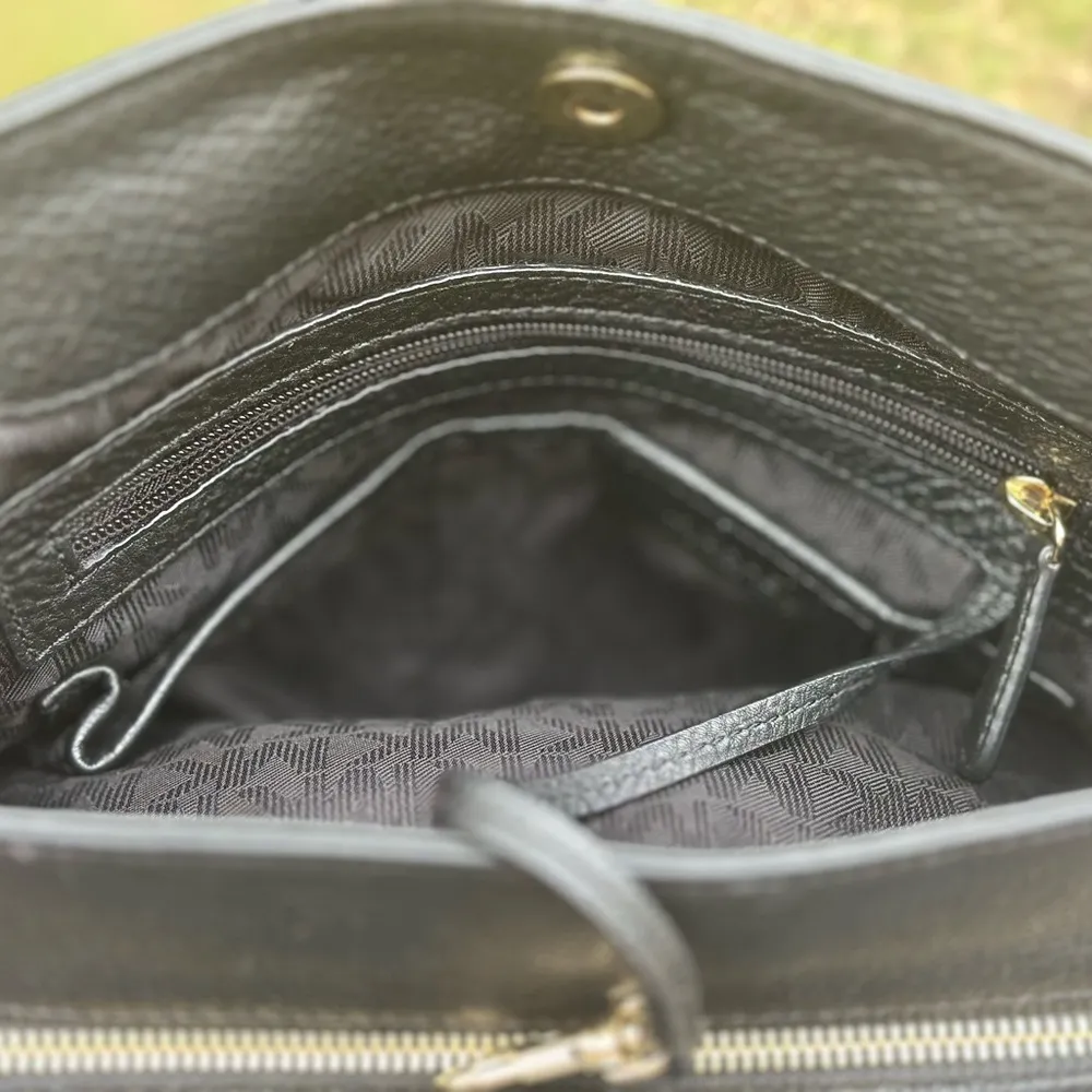 Michael Kors Jet Set Large Black Leather Shoulder Bag - Image 10