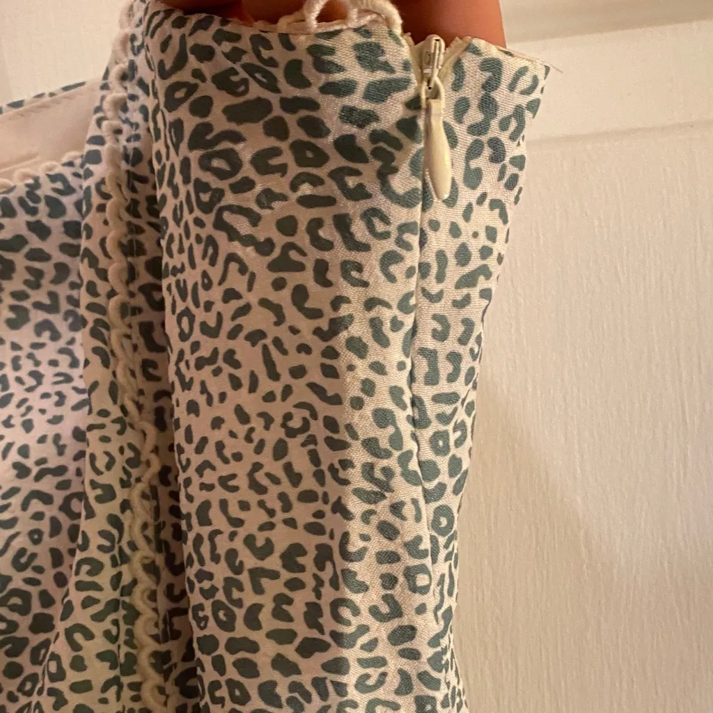 Lush White and Green Patterned Fabric - Image 3