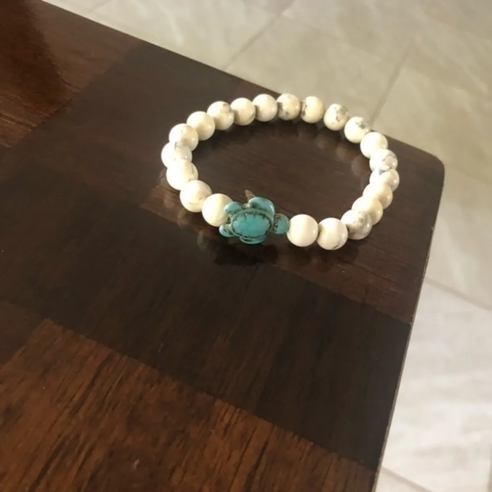 Stretchy Sea Turtle Bracelet - Image 3
