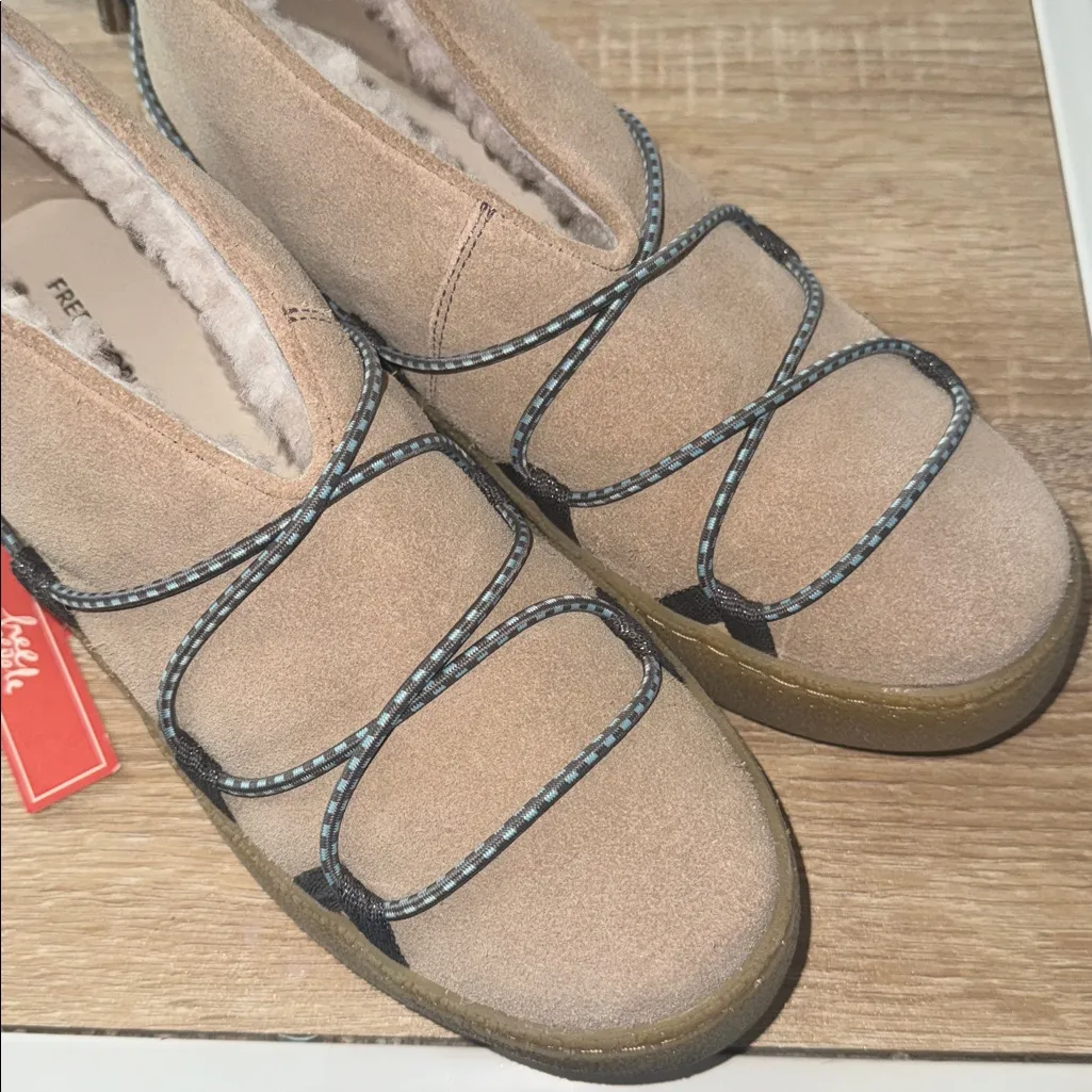 Free People boots Snowdrop Genuine Shearling Bootie NEW 7 toggle warm soft cozy - Image 3