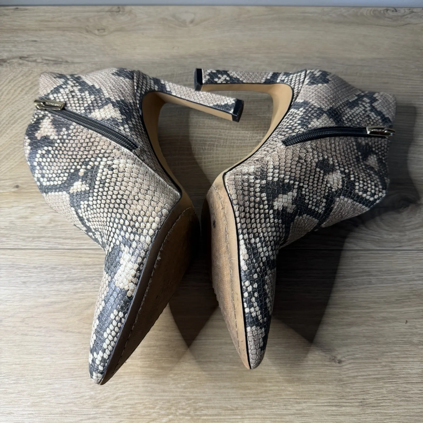 Vince Camuto Sestrind Snakeskin Ankle Boots Heeled Pointed Toe Booties Size 9 - Image 5