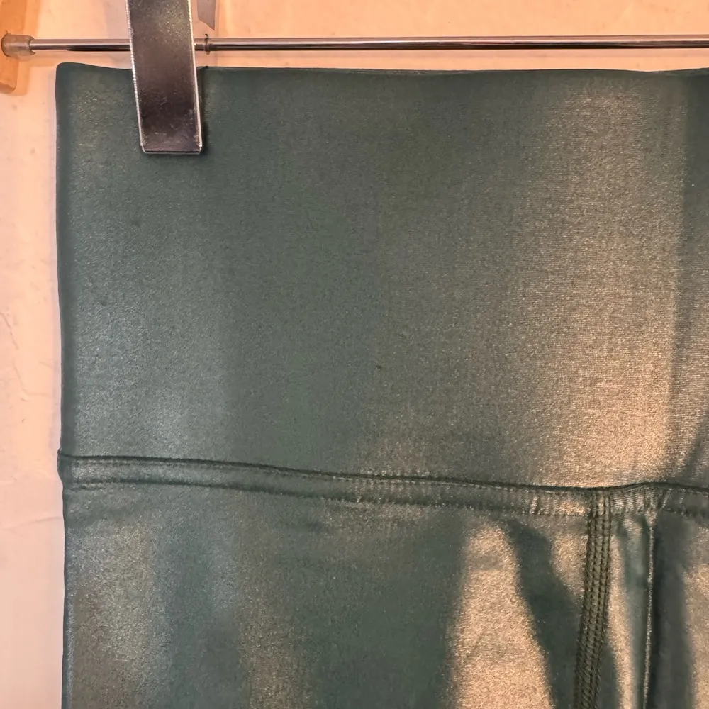 CARBON38 JADE GREEN SHINE LEGGINGS. SZ SMALL HIGH WAIST - Image 4