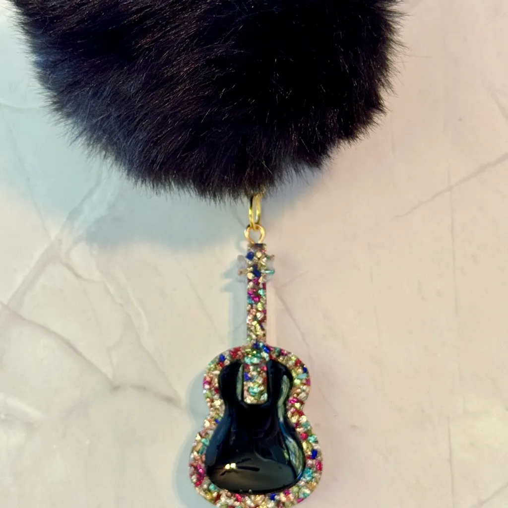 Black and Gold Guitar Key Holder - Image 4