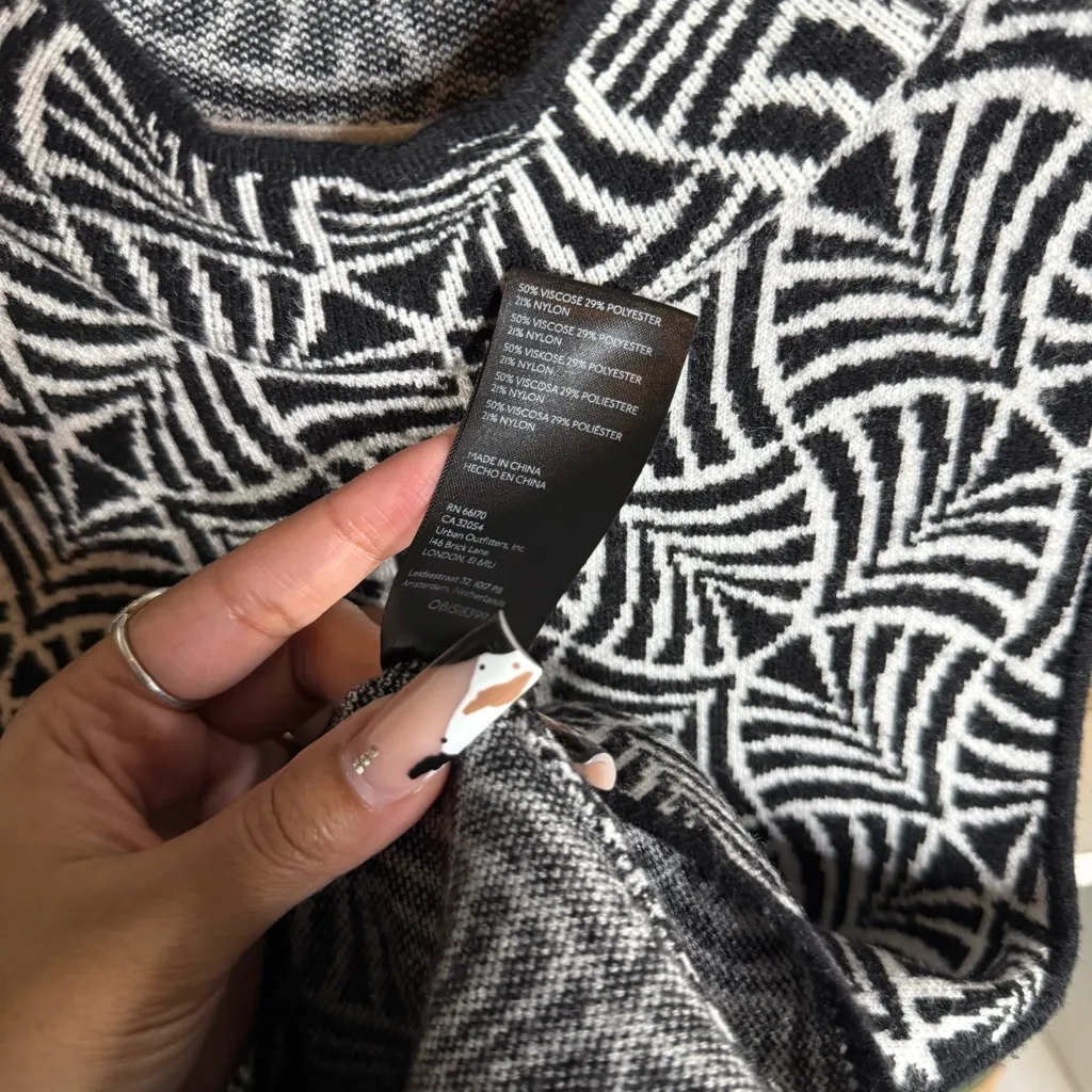 Maeve Anthropologie Maria Black White Geo Knit Sleeveless Mockneck Crop Sweater - Image 8