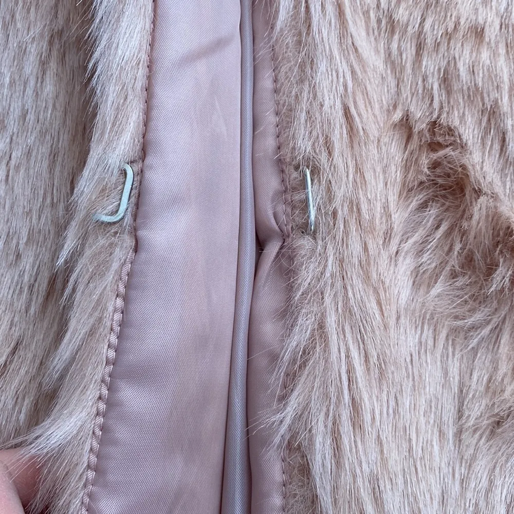 Forever 21 NWT faux fur soft pink vest. - Image 3