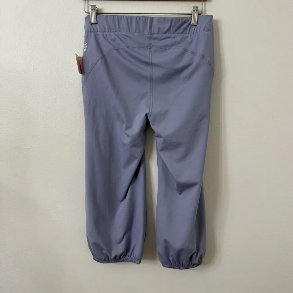 {M} NWT Free People FP Movement Let's Bounce Cropped Pants in
Dusted Cerulean - Image 9