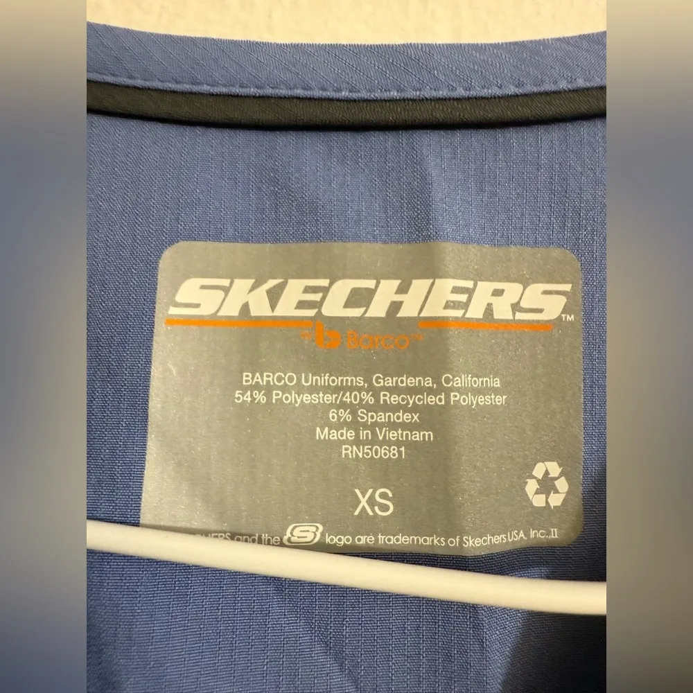 Skechers‎ by Barco Breeze Women's 3-Pocket STRETCH V-Neck Scrub Top Size XS - Image 4