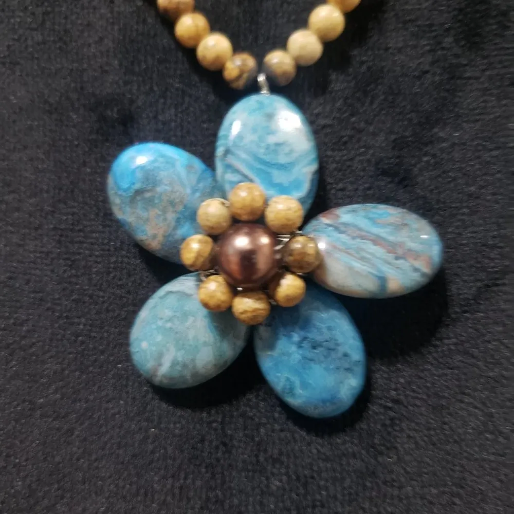 Womens Faux Pearls and Pale Light Blue Big Flower Beaded Pendant Collar Necklace - Image 4