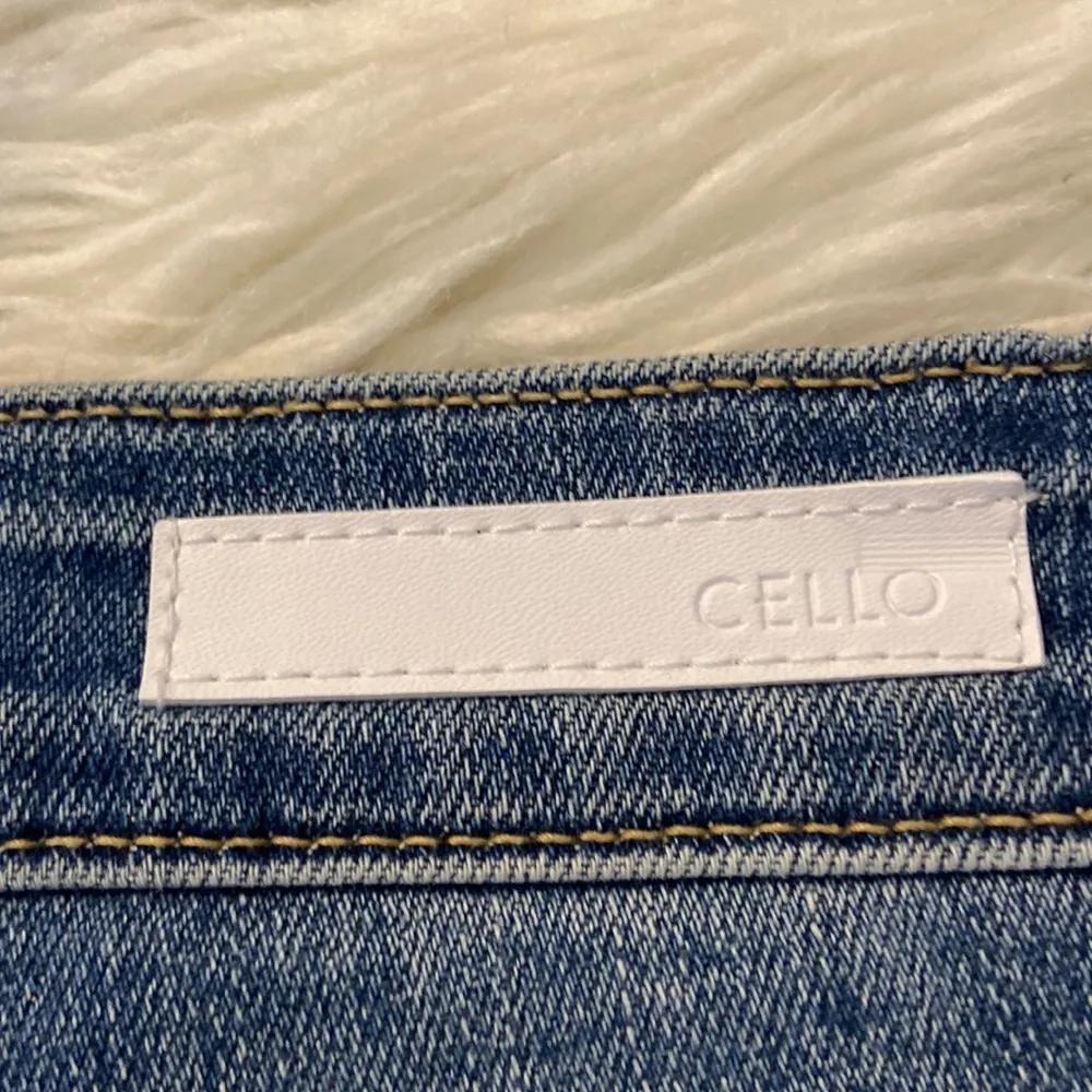 CEELO distress jeans  shorts size S excellent condition - Image 5