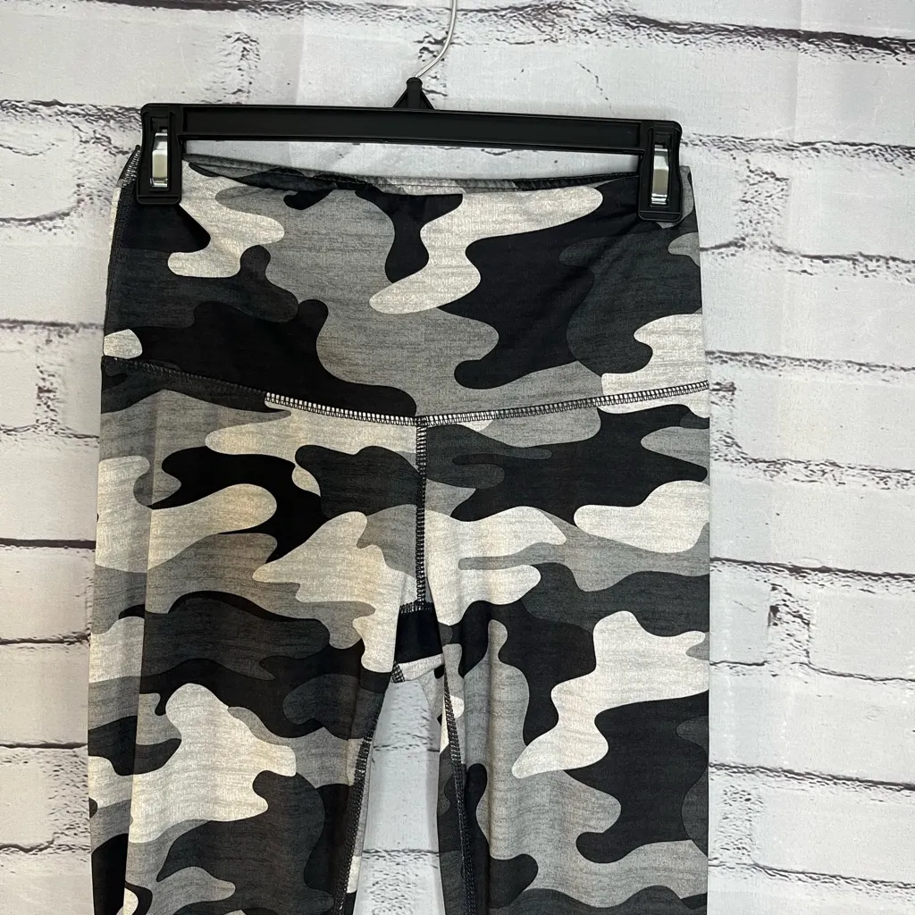 Reebok Black White Camo High‑Rise Leggings SZ S Moisture‑Wicking Workout Yoga - Image 5