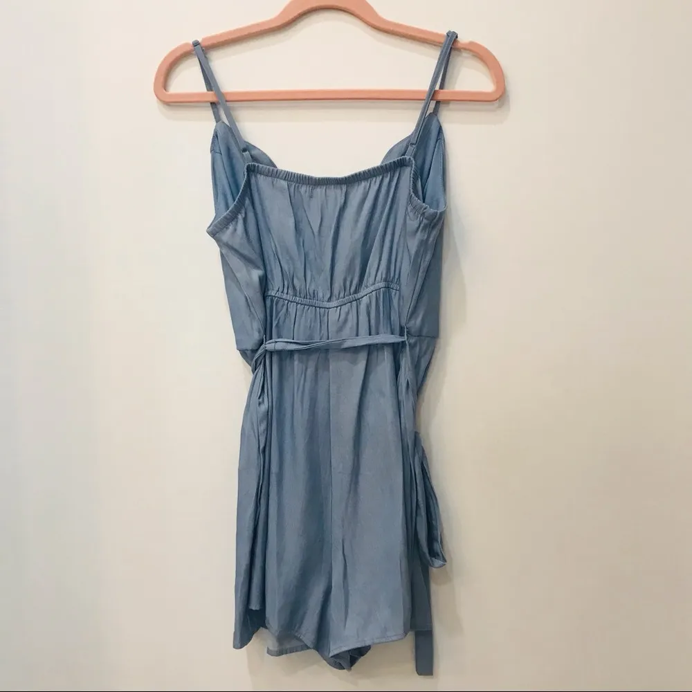 Francesca’s Boutique Danielle Scalloped Chambray blue Romper sz small - Image 6