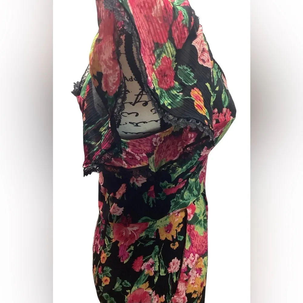 BCBGMAXAZRIA floral romper. Medium - Image 3